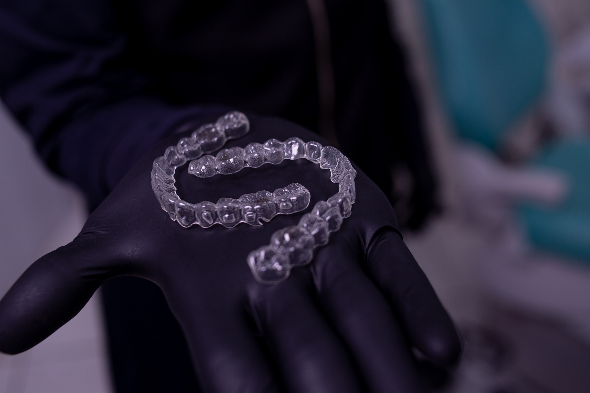 Invisalign and Dental Health: Benefits Beyond Straightening Teeth